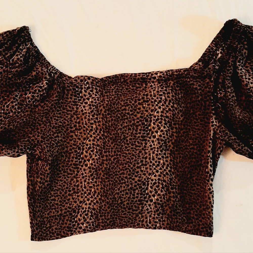 Leopard Print Button Down Crop Top - Picture 5 of 12